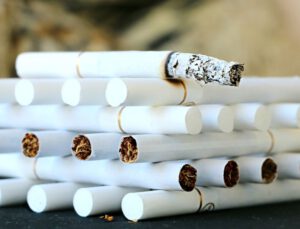 332 רופאים לשר האוצר כחלון השווה את המס על טבק לגלגול למס על סיגריות