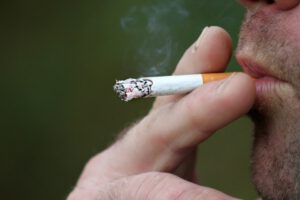 אימוץ סטנדרטים להגבלת תכולת מוצרי העישון
