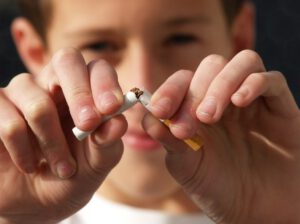 מדינת ישראל לא עוסקת במניעת חשיפה של בני הנוער לעישון