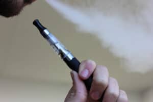 סיגריות אלקטרוניות הן סכנה ברורה ומיידית לבני נוער